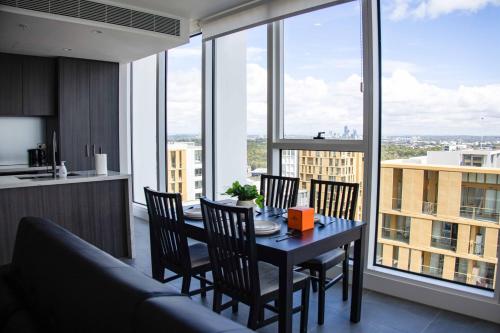 a kitchen and dining room with a table and chairs at Starlight Concert Stay in Sydney