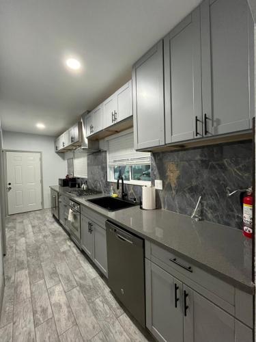 Φωτογραφία από το άλμπουμ του Two bedroom midtown beauty στο Σακραμέντο