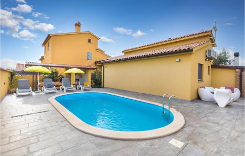 Gorgeous Home In Galizana With Wifi