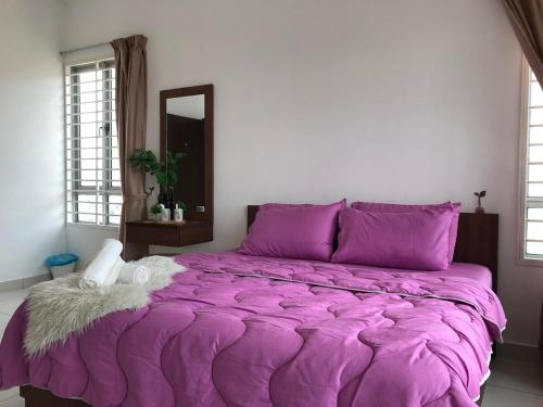 Una cama o camas en una habitación de Ampang 4-6 pax in Ampang Point