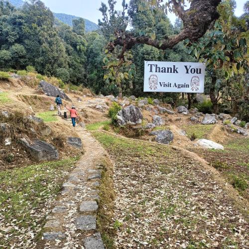 a sign that says thank you on a mountain at Kareri Wayfarer in Kareri