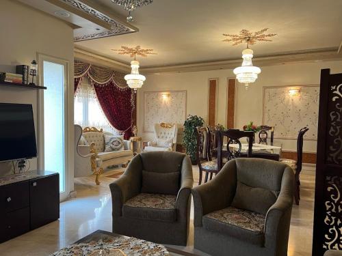 Majestic Apartment in Almazah