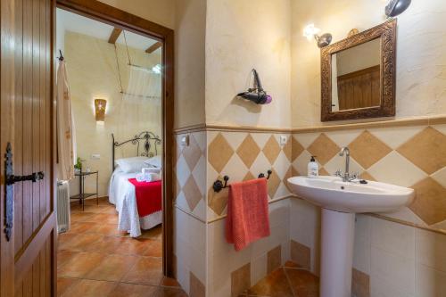 a bathroom with a sink and a mirror at Casa Rural Albaida in Laroya