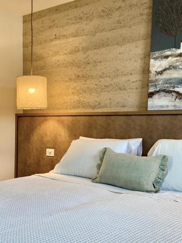 a bedroom with a bed with a large headboard at Riverbank House in Mudgee