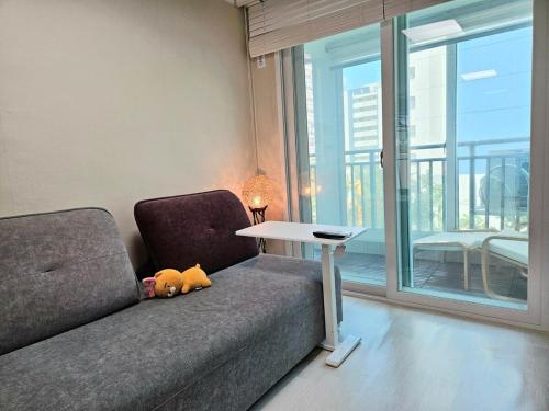 Χώρος καθιστικού στο Staycation