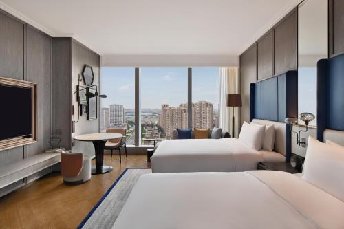 Ένα ή περισσότερα κρεβάτια σε δωμάτιο στο Le Meridien Nantong