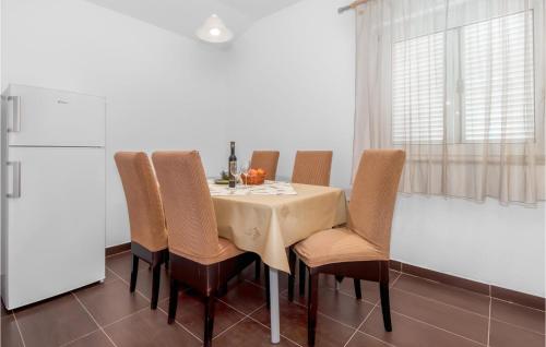 3 Bedroom Lovely Apartment In Novi Vinodolski