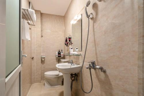 Koupelna v ubytování A25 Hotel - 80 Mai Hắc Đế