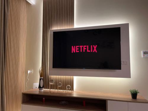 TV a/nebo společenská místnost v ubytování Hurghada Stylish Heaven Luxury Apartment