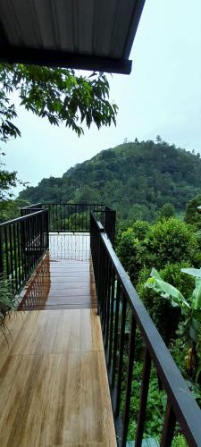 a wooden boardwalk with a view of a mountain at Ever Green Mount in Ella