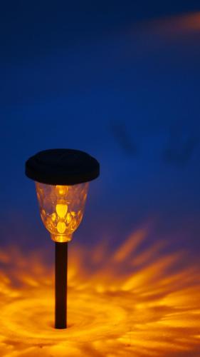 a street light with a black hat on top of it at クラレンス-森の中でBBQと4Kプロジェクターが楽しめる北軽井沢の貸切Villa- in Kita-karuizawa