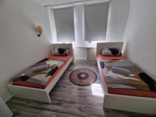 two beds in a room with two windows at Wohnung - Goldene Gerste in Frankfurt/Main