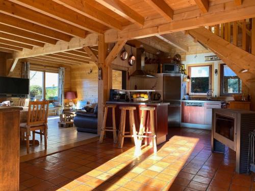 Kuchyň nebo kuchyňský kout v ubytování Chalet vue montagne , proche des pistes