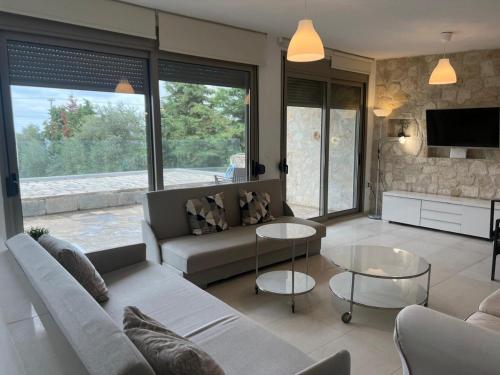 Et opholdsområde på Villa Sonora - Beachfront, Amazing Garden, Panoramic Sea View