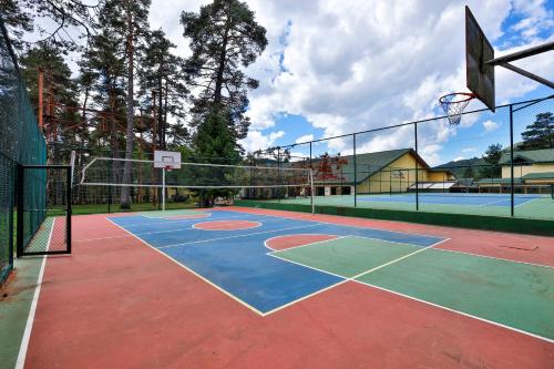 Tenis dan/atau kemudahan skuasy di Buyuk Abant Hotel atau berdekatan