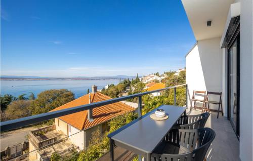 2 Bedroom Nice Apartment In Dramalj