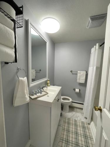 Ένα μπάνιο στο Marblehead Townhouse
