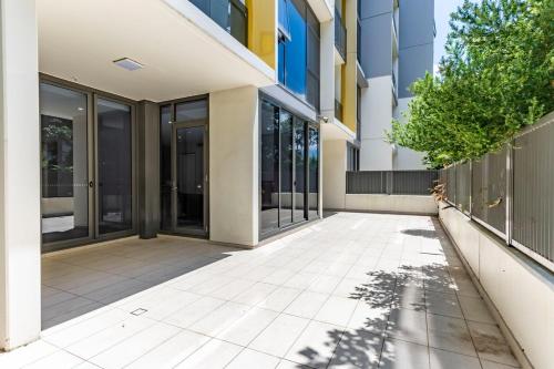 Bilde i galleriet til L6 Ground Level 2B with Private Courtyard Parking i Sydney