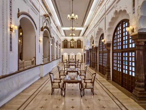 Posezení v ubytování SADAR MANZIL HERITAGE by Atmosphere, Bhopal