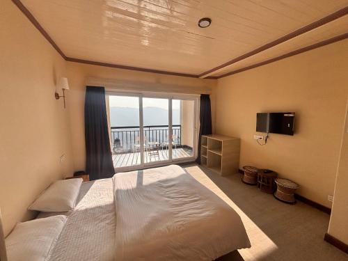 Postel nebo postele na pokoji v ubytování Asraya Homestay