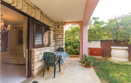1 Bedroom Amazing Apartment In Pula