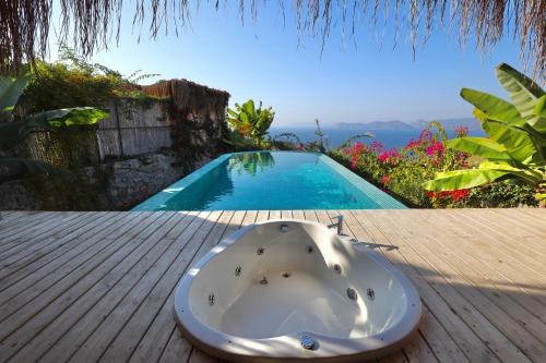 Πισίνα στο ή κοντά στο Seaview Faralya