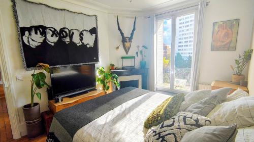 Sunny & stylish 2-bedroom in Viet-Namese district