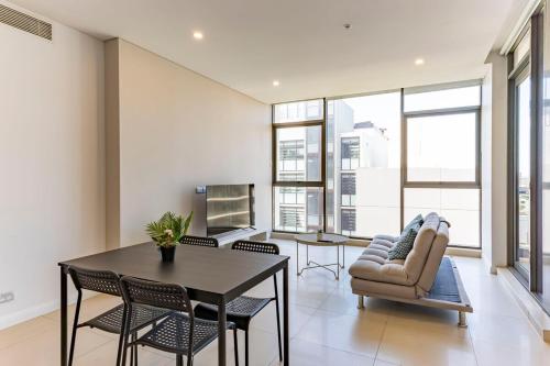 Gallery image of L9 Modern High Level 2B with 2 Balconies in Mascot in Sydney