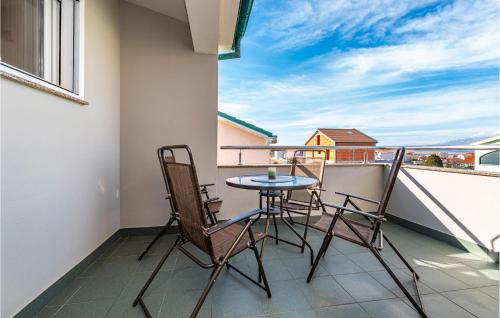 Balkón alebo terasa v ubytovaní 1 Bedroom Nice Apartment In Razanac