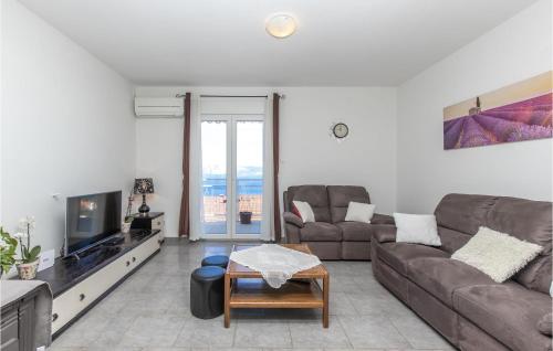 3 Bedroom Cozy Apartment In Novi Vinodolski