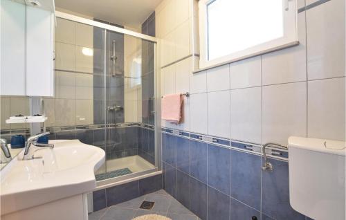 Koupelna v ubytování Four-Bedroom Holiday Home In Dicmo