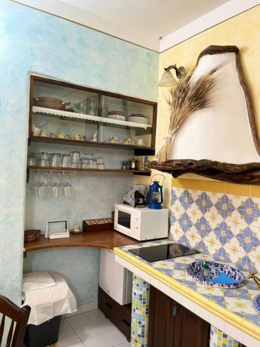 a kitchen with a counter top with a microwave at Casa Vacanze Central Cincotta in Lipari