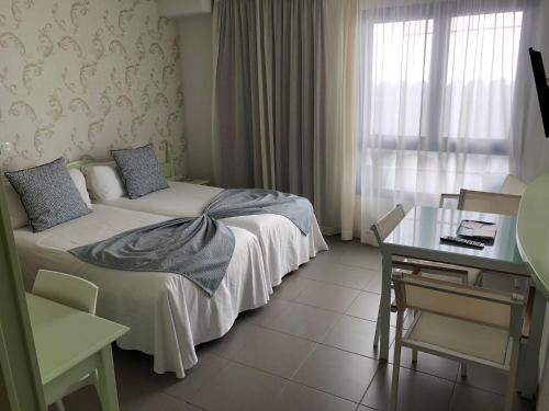 Hotel Spa Cap de Creusにあるベッド
