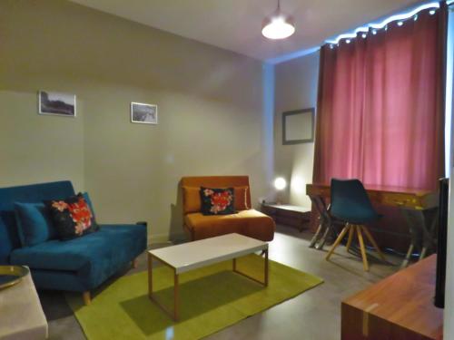 a living room with a couch and a table at Central London Spitalfields Apartment in London
