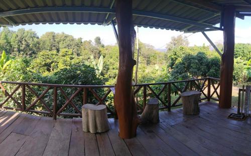 Balkón nebo terasa v ubytování Billy the Homestay