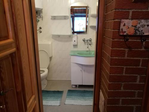 Ένα μπάνιο στο Apartman Sani