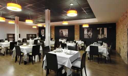 Un restaurant sau alt loc unde se poate mânca la Hotel Cienbalcones