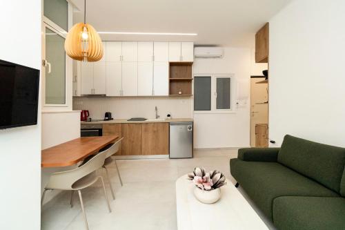 Alma & Nina Apt