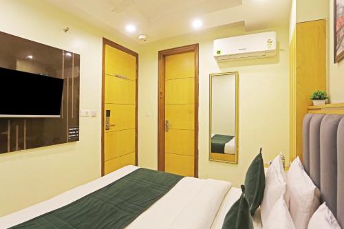 a bedroom with a bed and a television in a room at Hotel Aman Imperial Just a Minute Away From New Delhi Railway Station and Connaught place in New Delhi