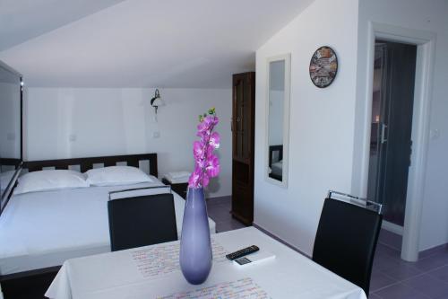 Posteľ alebo postele v izbe v ubytovaní Apartments Villa Rosina