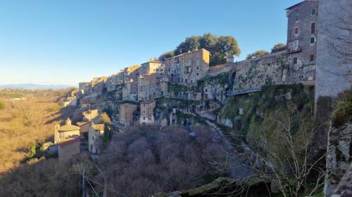 a bunch of buildings on the side of a mountain at Casa sulla Scarpata in Vignanello