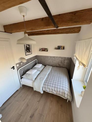 a bedroom with a bed and a wooden floor at Apartament Centro 10 in Leszno