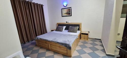 Deluxe King Size Bed Saloon