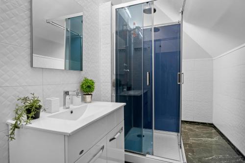 Et badeværelse på Apartment near Romexpo & Herastau Park