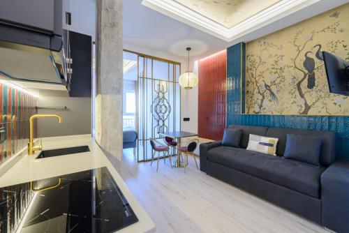 GRAN VIA capitals, by MONARO