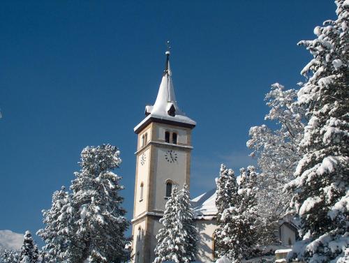 Φωτογραφία από το άλμπουμ του FERIENWOHNUNGEN Chalet Hohturnen στο Γκρίντελβαλντ