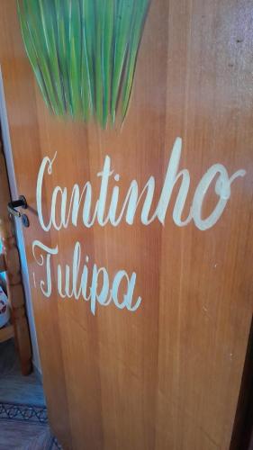 a wooden door with the word campinas buffet on it at Recanto Azedo e Azedinhas Itu Mairinque in Itu