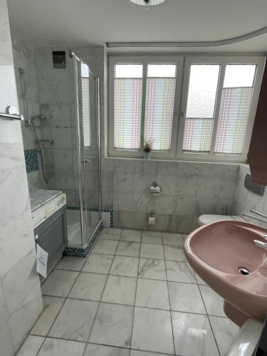 a bathroom with a sink and a shower and a toilet at Marina 68/70 in Cuxhaven