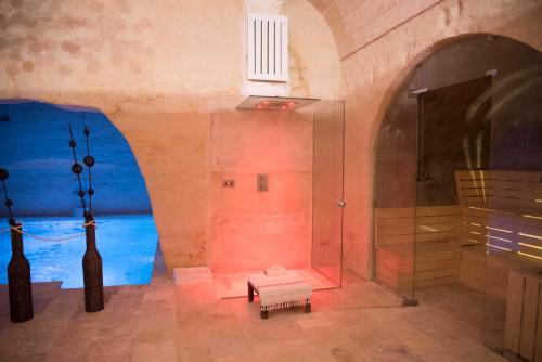 Phòng tắm tại Hotel Masseria Fortificata Donnaloia