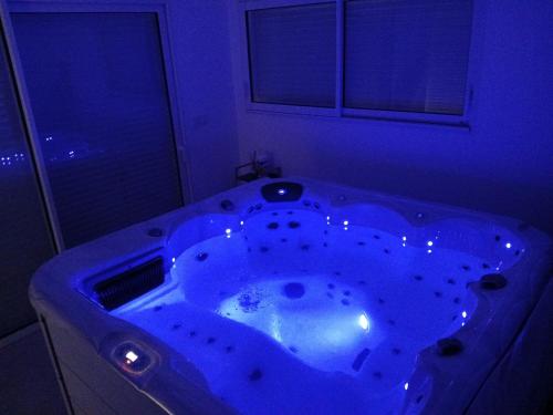 Ảnh trong thư viện ảnh của Maison a 12 mn du circuit des 24h ở Parigné-lʼÉvêque